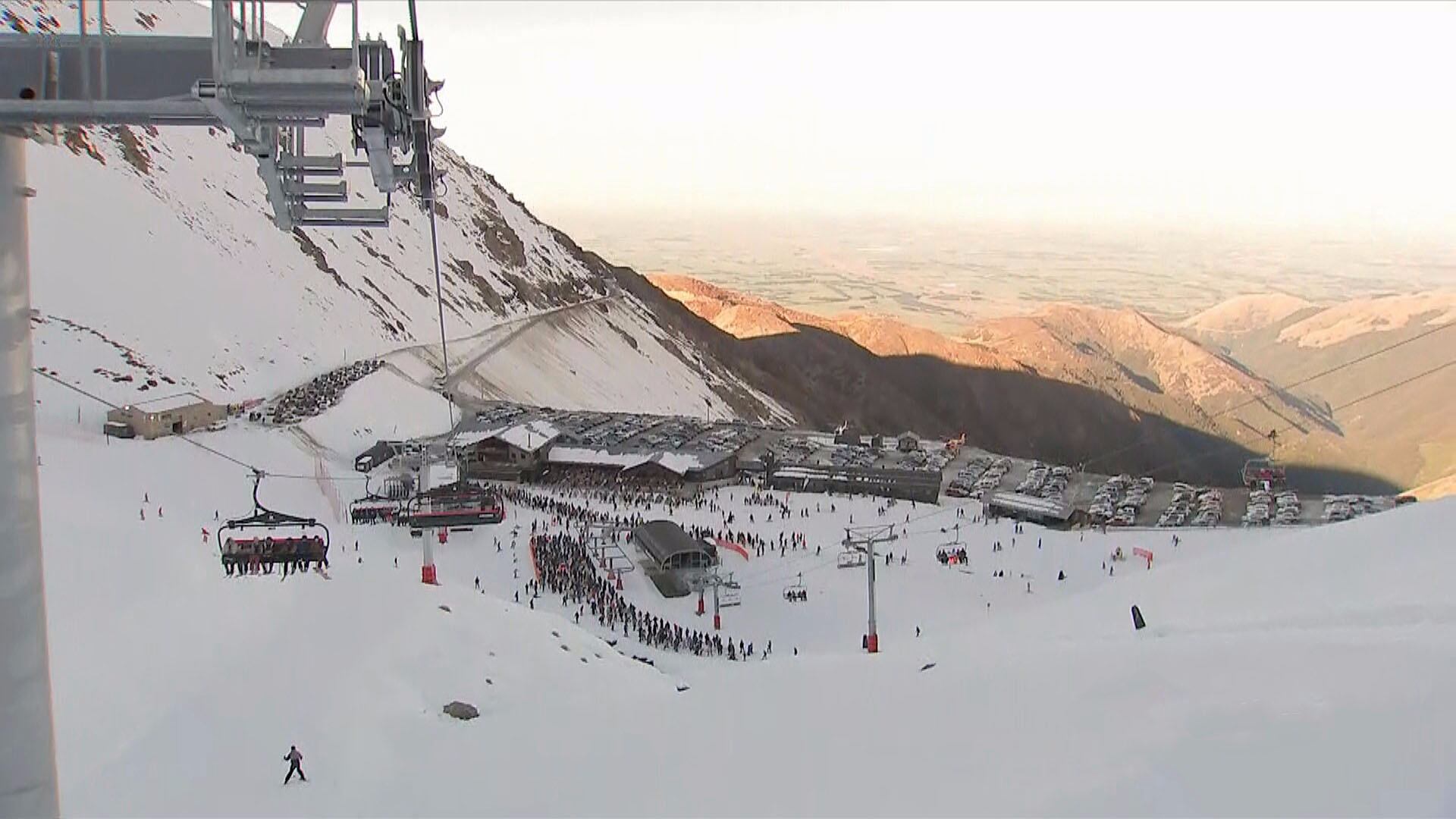 Skiers Stayed Overnight To Be First To Try Out Mount Hutt S New Eight Seat Chairlift