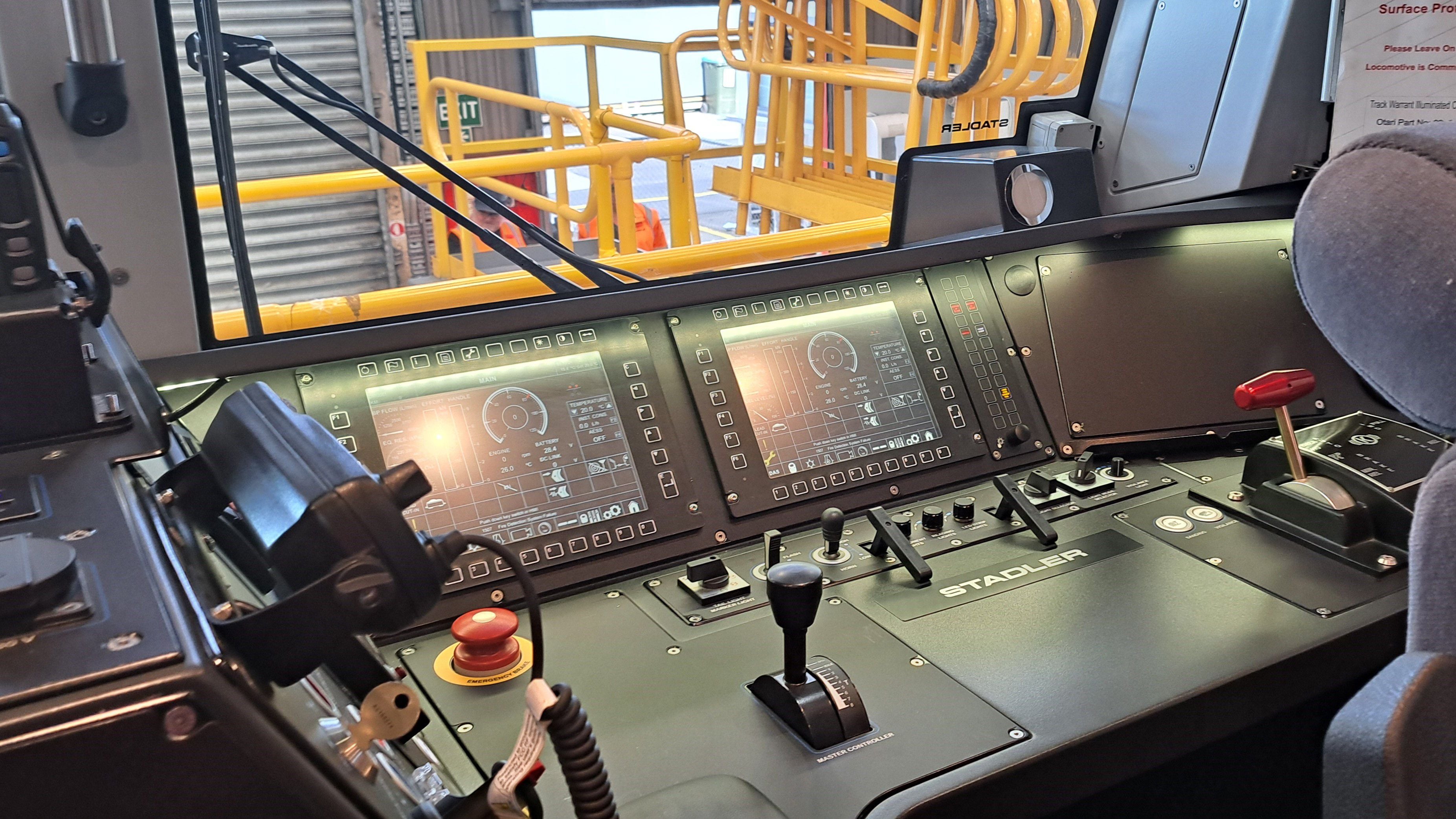 Locomotive Controls Montréal Metro To Be Equipped With New Train