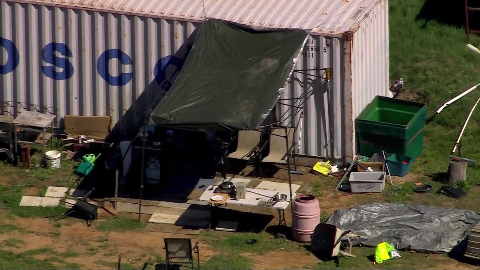 Dezi Freeman holding gun belonging to slain officer when he was killed
